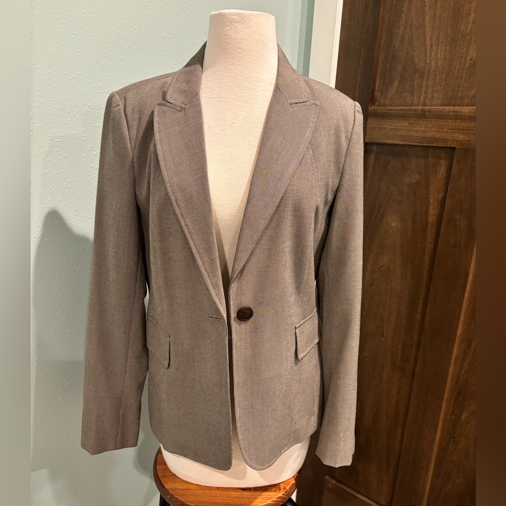 Pant suit, size 12. Tan/brown small houndstooth.